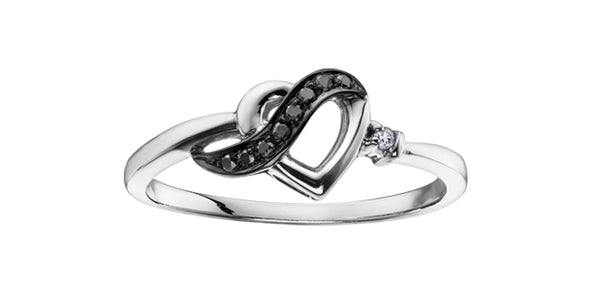 WHITE GOLD HEART RING WITH DIAMONDS